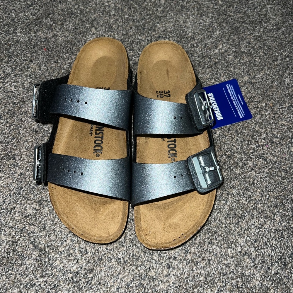 Brand new Birkenstocks never worn! Still has tags. Greenish color! 37!